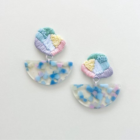 pastel刺繍ピアス