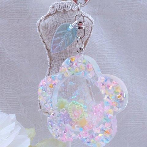 花♡ キラキラスパンコール　シャカシャカ　ダイヤモンド柄　キーホルダー　レジン　チャーム　キーリング　ハンドメイド 　プレゼント🎁にも