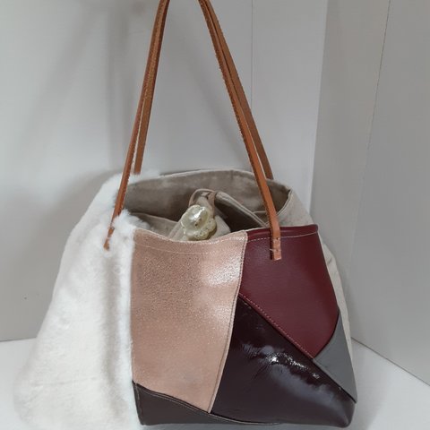 レザーのクレイジーキルトとラビットファーのミニｂａｇ