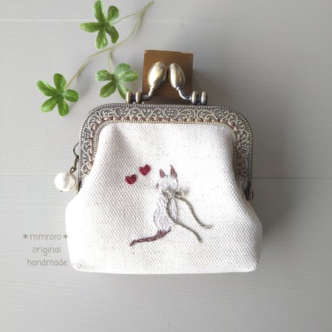【受注制作】猫（シャム猫）の刺繍 がま口財布 (スクエア)   コットンパール付き♪       