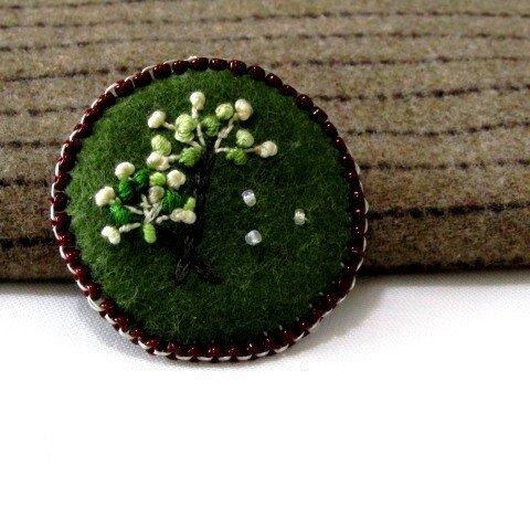 刺繍ブローチ**17**