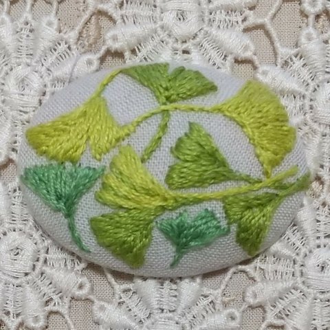 銀杏の葉の刺繍ブローチ【leaf】