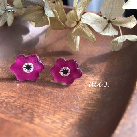 北欧風お花のピアス【マゼンダ】