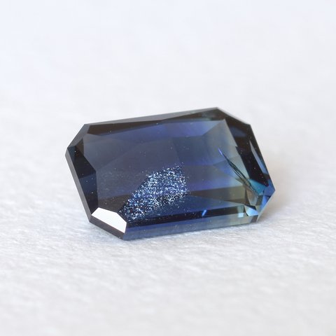 ケニア産サファイア 2.060ct “LIBERTY STYLE 3” ルース ストーン