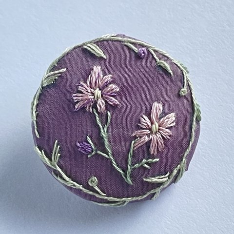 ピンクの仲良しコスモス　刺繍　くるみボタン　ブローチ　マグネット　ヘアゴム　花火　コスモス　秋桜　花　花柄　ピンク