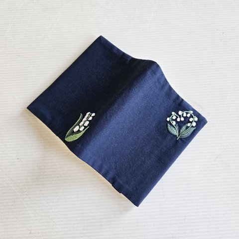 刺繍ブックカバー　すずらんモチーフ