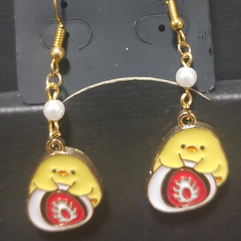 【ハンドメイド】ひよこ ピアス いちご大福