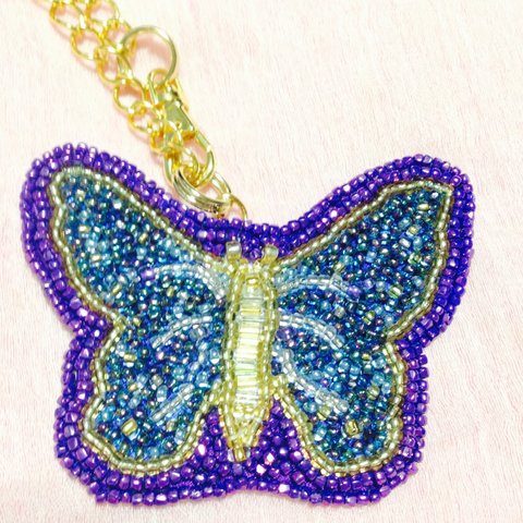 ビーズ刺繍  蝶のチャーム