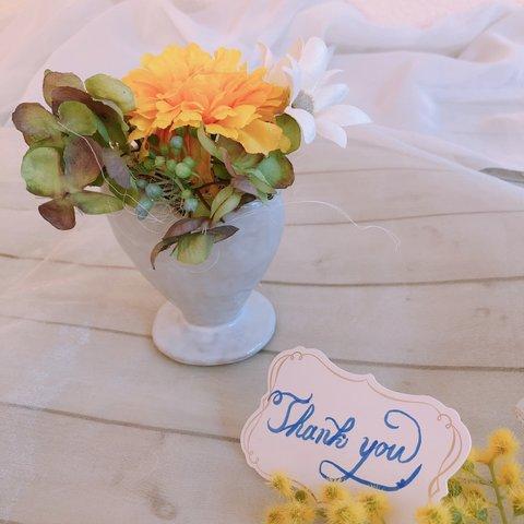 ハートの陶器に入ったフラワーアレンジ　母の日　お花が好きな方への贈り物　光触媒フラワー