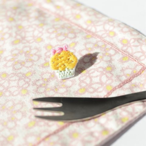 カップケーキの刺繍ワッペン