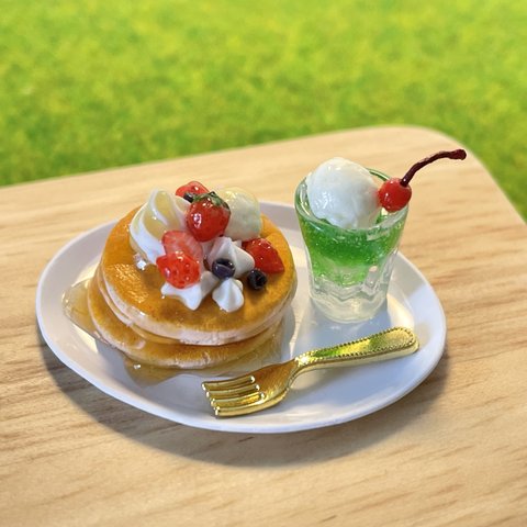 ミニチュア‪☆いちごパンケーキとメロンソーダ