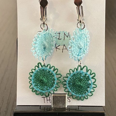 イヤリング　ニャンドゥテイ刺繍