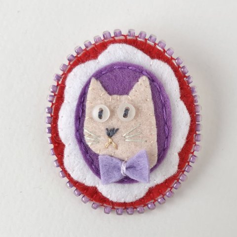 メメ ブートン N／フェルトと刺繍とビーズのブローチ