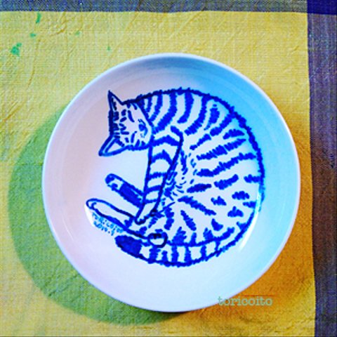 猫の豆絵皿：くつろぐ猫さんmsn-001