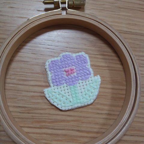 刺繍ワッペン　薄紫のお花