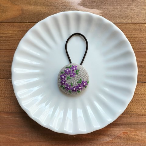 小さな花刺繍のヘアゴム（紫）