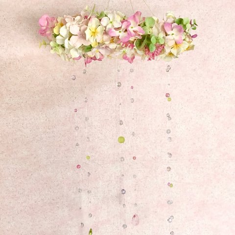 ピンクの花かんむり【ブリーズキャッチャー】ピンク色の吊り下げインテリア雑貨