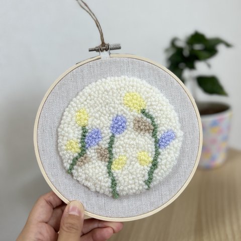 もこもこ壁飾り　ウォールデコ　刺繍タペストリー【レモン色花】北欧　パンチニードル