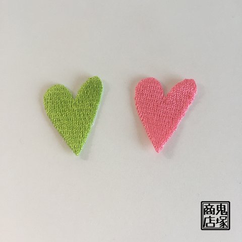 ハートの刺繍アップリケ