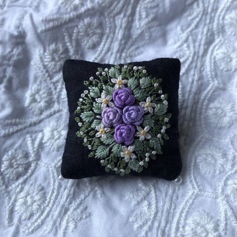 紫薔薇 クッション刺繍ブローチ/小