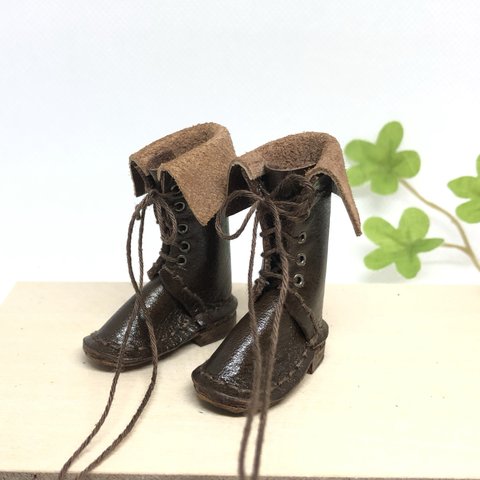 革細工  ミニチュア折り曲げブーツ　一足　miniature boots.