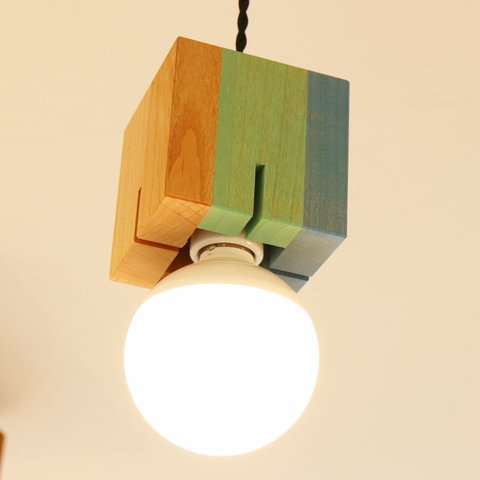 LED 木製ﾍﾟﾝﾀﾞﾝﾄﾗｲﾄ　color cubu  ＧＢＢ　【送料無料】