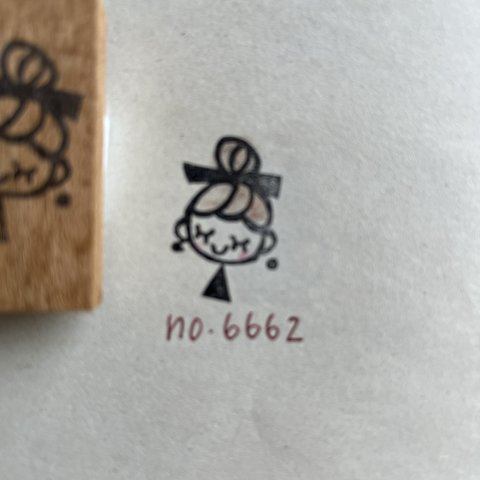 スタンプ　No. 6662お団子ピアスの女の子