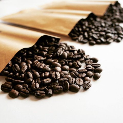 3ヶ国のカフェインレスコーヒー豆《コロンビア、ブラジル、グアテマラ》(深煎り・100g×3)