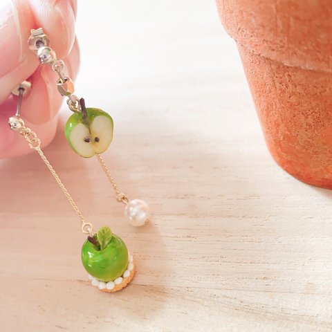 ミニチュア　リンゴ🍏　タルト　ピアス♪