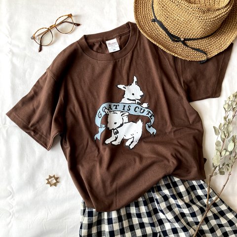 【５月中旬発送】Goat is cute Tシャツ（チョコ）｜子やぎは可愛い〔動物シリーズ〕