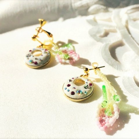 桜のビジューピアス・イヤリング　２WAY（ビジューのみでも使えます）　輝くスワロビジュー　金属アレルギー対応　