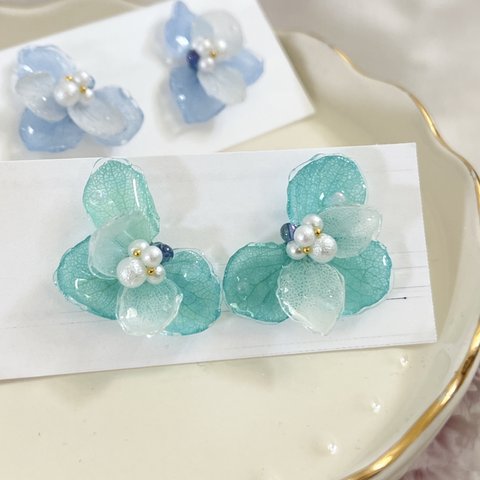 紫陽花のフリルピアス🏖️エメラルドグリーン💚"紫陽花 プリザーブドフラワー 梅雨 パール フリル プレゼント イヤリング"