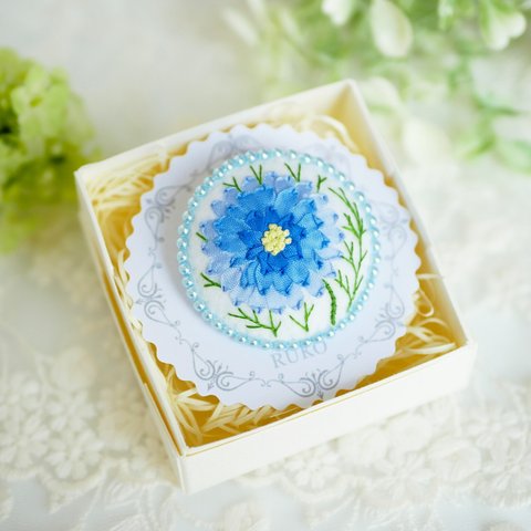 刺繍のブローチ＊ブルーのお花