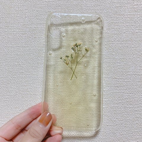 本物のかすみ草とパールのiPhoneケース