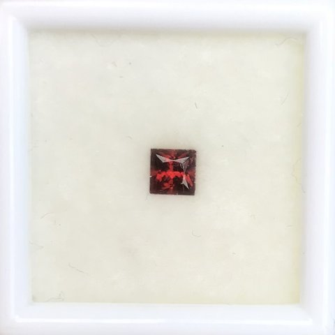 0.4ct ガーネット　ルース