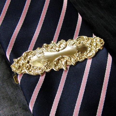 真鍮ブラス製　レトロゴシックデザインネクタイピン(タイバー)1個　ネクタイ・ポケットの飾りに
