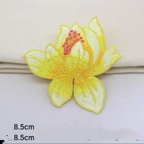 6お花シリーズ　睡蓮　スイレン　　黄色刺繍アイロンワッペン