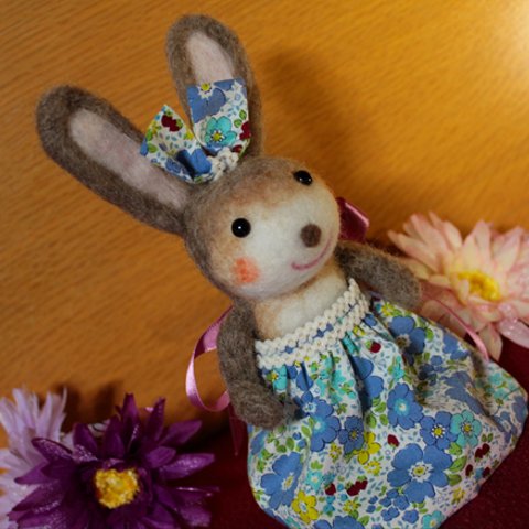 花ものがたり　ウサギのジュニー（青い花）