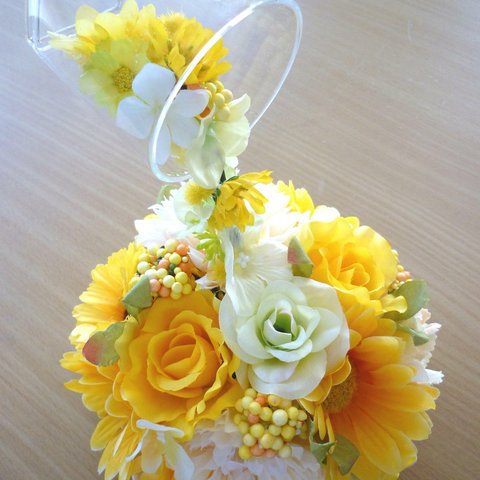 《再11》コップから注がれる黄色のお花🌼敬老の日　母の日　ご結婚祝い　誕生日　受付花　贈り物にも