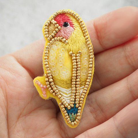 コザクラインコ イエロー＊きらきらビーズ刺繍ブローチ 