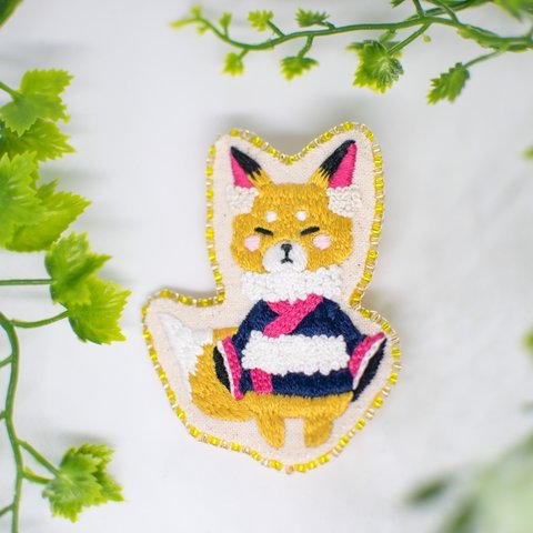 キツネの刺繍ブローチ