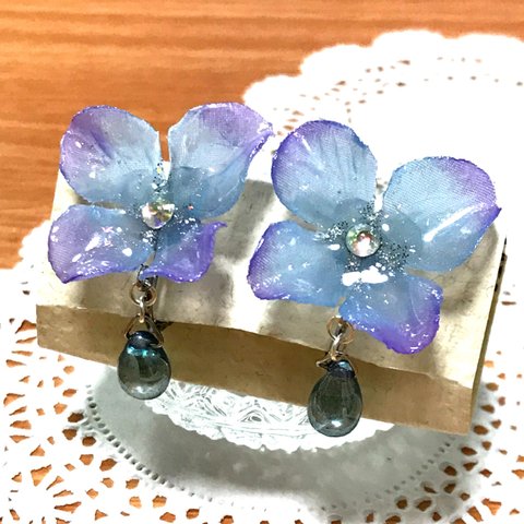 【Sale!】紫陽花と雨雫のイヤリングtype2＊水色