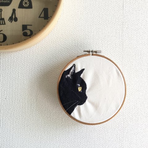 【受注制作】黒猫 刺繍枠飾り