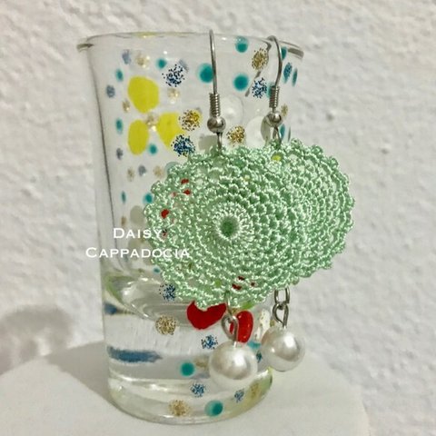 パールビーズ付き刺繍のピアス　ロワイヤル・ミント