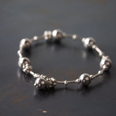 Silver bracelet 'ball design'