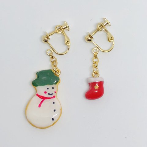 【クリスマス】クリスマスの雪だるまとサンタブーツのイヤリング