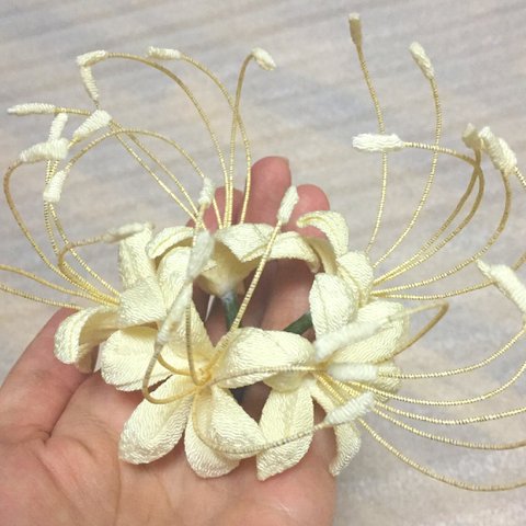 白系 曼珠沙華 彼岸花の つまみ細工