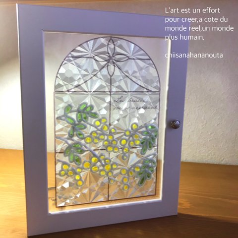 教会の窓  ミモザ　ギャラリーグラス　ステンドグラス風アート　シンプル