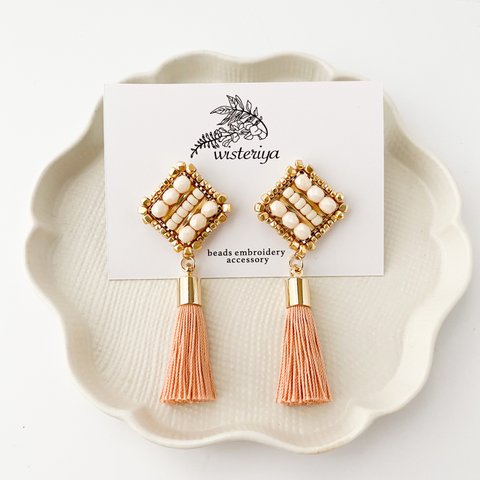 spring tassel earring < ivory >