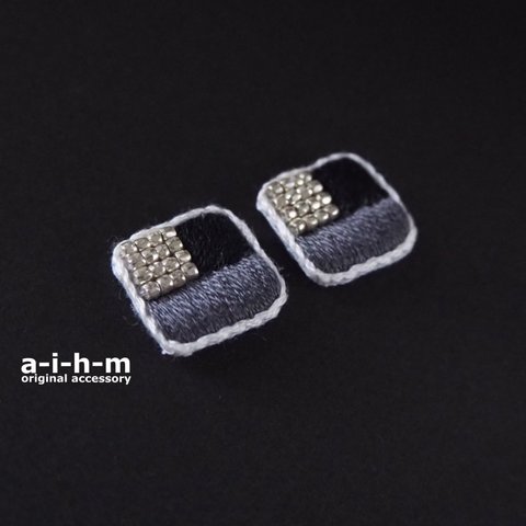 刺繍ピアス or イヤリング　ラッピング対応　